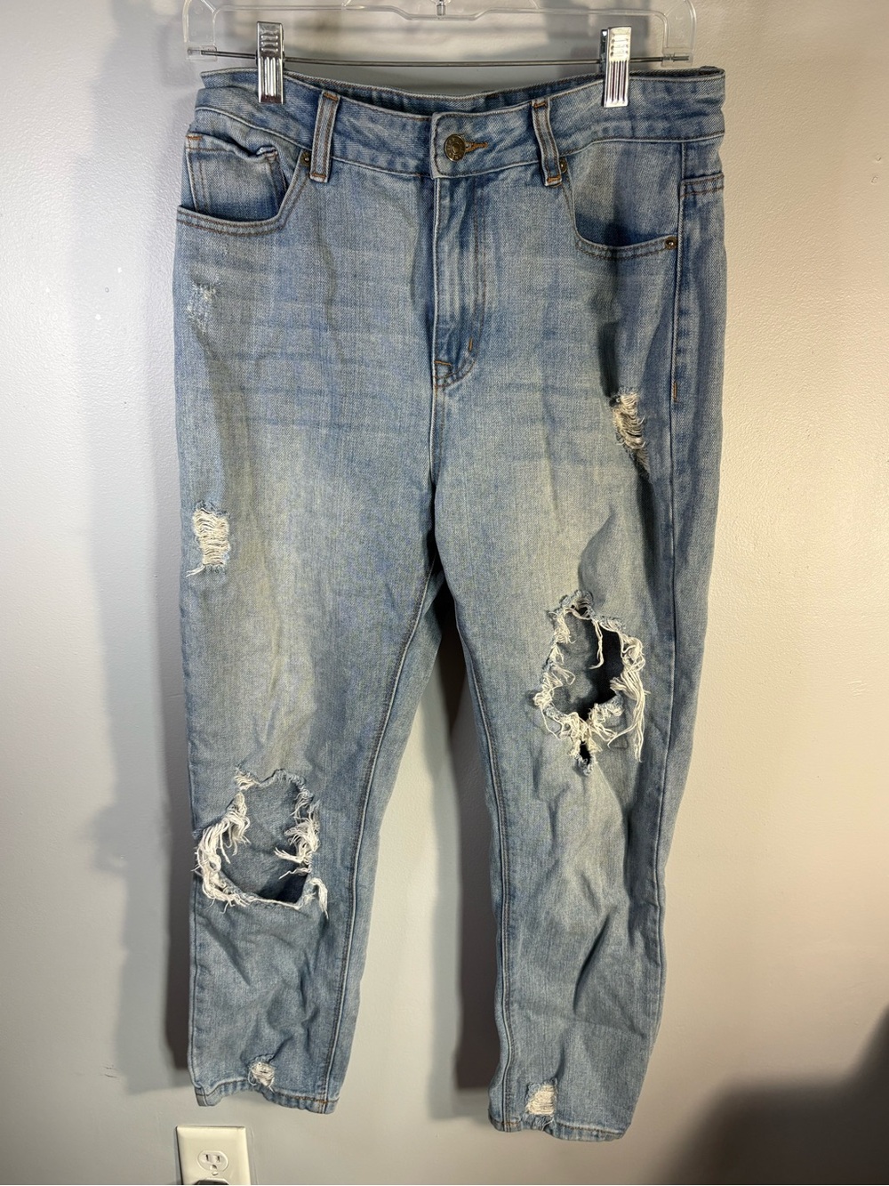 Men's Light Blue Relaxed Distressed Jeans